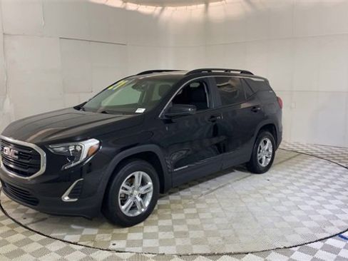 Used 2021 GMC Terrain SLE w/ Driver Convenience Package image 4