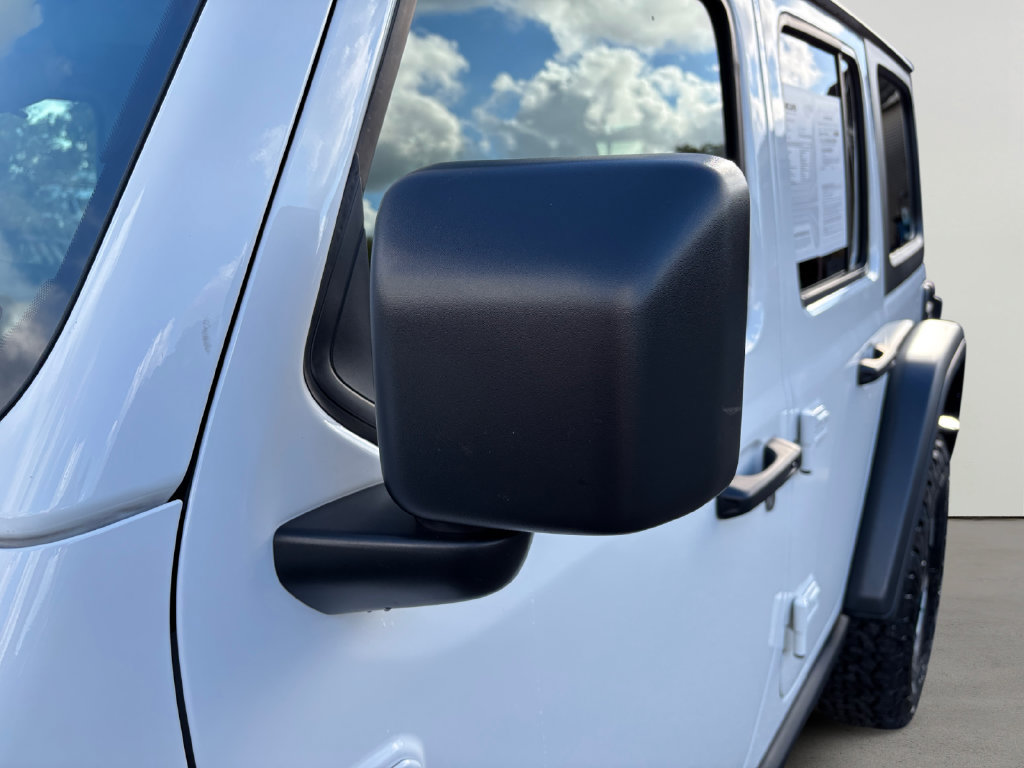Used 2025 Jeep Wrangler Unlimited Rubicon w/ Convenience Group AWD/4WD image 11
