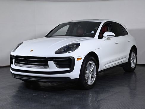 Certified 2022 Porsche Macan AWD/4WD image 1