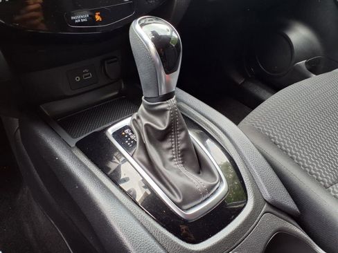 Used 2022 Nissan Rogue Sport S image 16