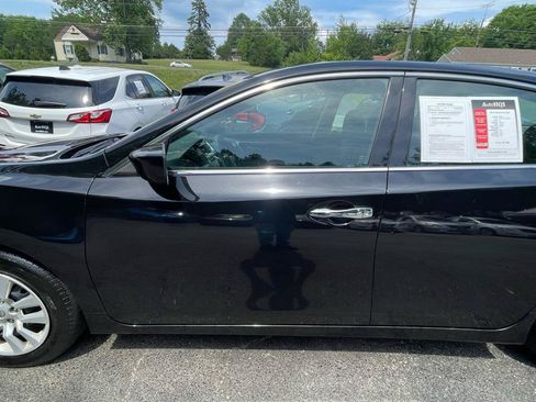 Used 2017 Nissan Altima 2.5 S w/ Power Driver Seat Package FWD image 3