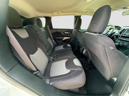 Used 2017 Jeep Cherokee Sport image 25