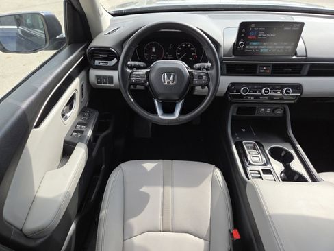 Used 2024 Honda Pilot Touring image 28