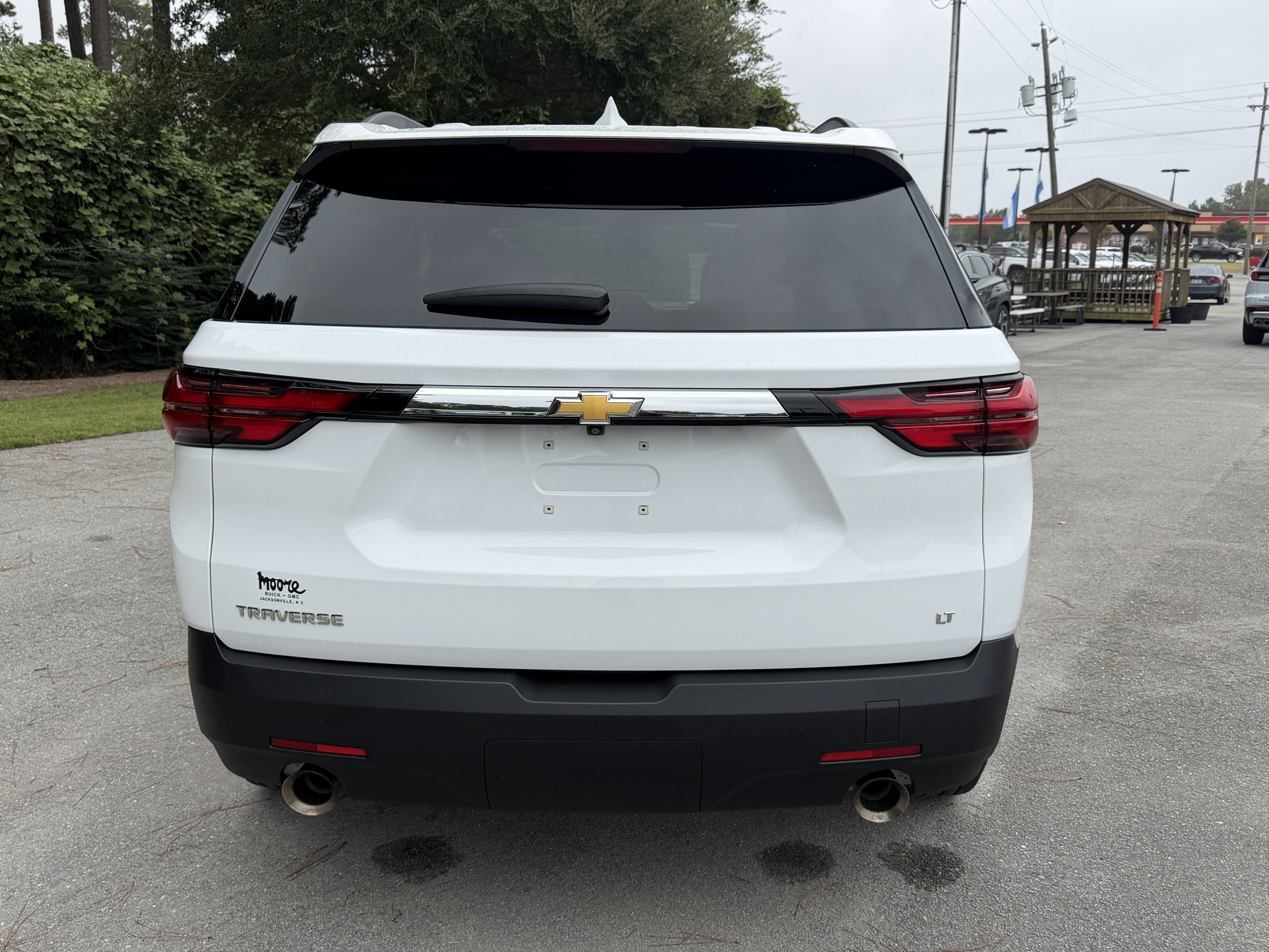 Used 2023 Chevrolet Traverse LT FWD image 9
