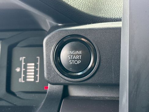 Certified 2025 Toyota Tacoma SR5 image 32