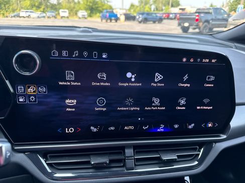 Certified 2024 Chevrolet Equinox EV RS image 25