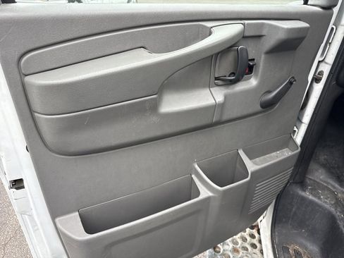 Used 2011 Chevrolet Express 2500 LS image 13