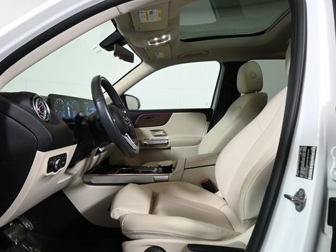 Certified 2022 Mercedes-Benz GLB 250 4MATIC image 3