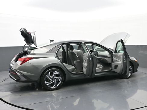 Certified 2025 Hyundai Elantra Sport image 52