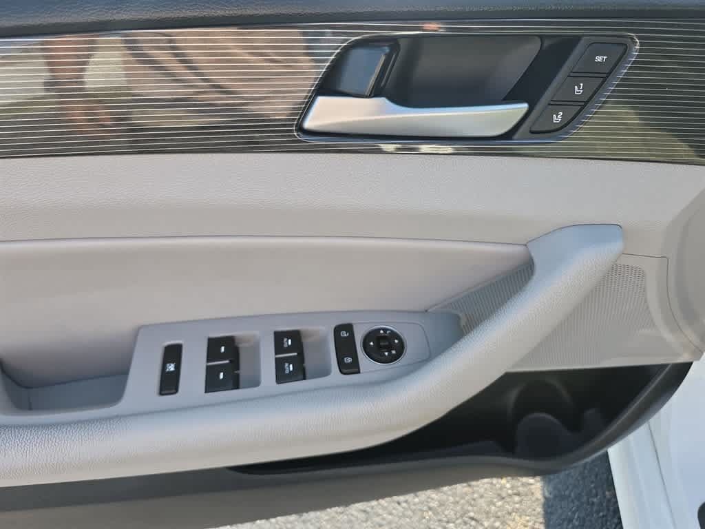 Used 2018 Hyundai Sonata Limited FWD image 17