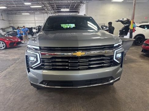 Used 2025 Chevrolet Suburban Premier image 3