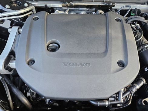 Certified 2025 Volvo XC90 B6 Plus w/ Protection Package Premier image 34