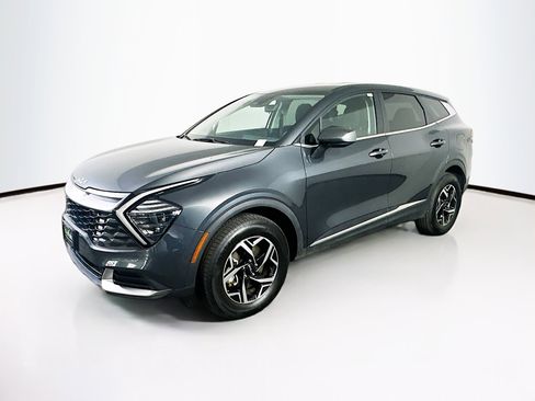 Used 2025 Kia Sportage LX image 3