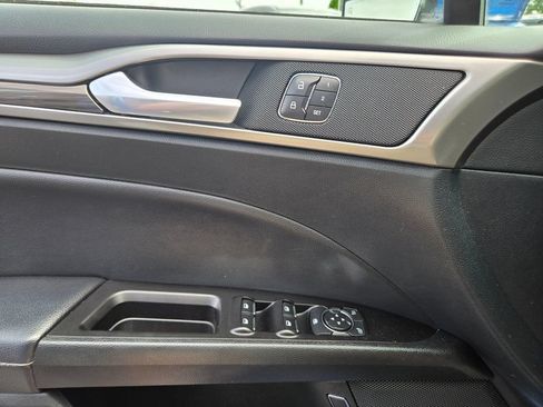 Used 2017 Ford Fusion Energi SE FWD image 23