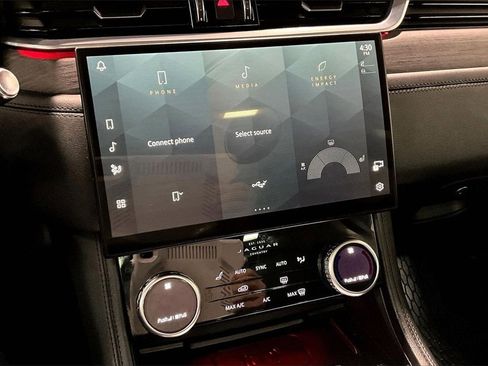 Used 2021 Jaguar F-PACE image 9