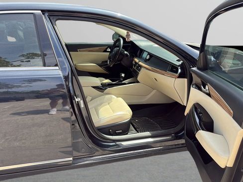 Used 2017 Kia Cadenza Premium image 29