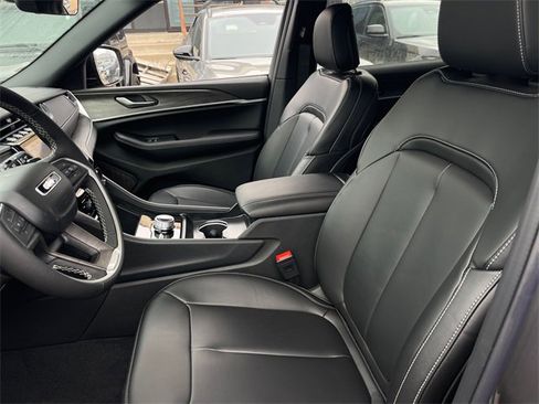 New 2025 Jeep Grand Cherokee L Limited image 10