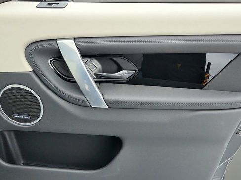 Used 2023 Land Rover Discovery Sport SE image 28