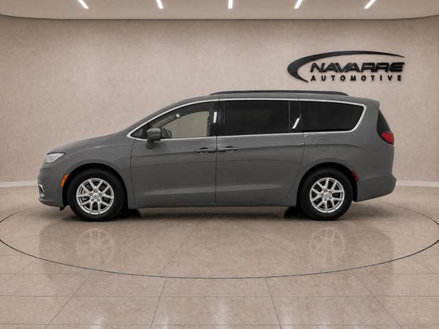 Used 2022 Chrysler Pacifica Touring-L FWD image 4