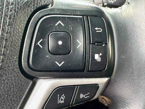 Used 2019 Toyota Highlander XLE AWD/4WD image 22