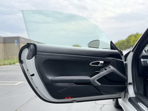 Used 2018 Porsche 718 Cayman S RWD image 11