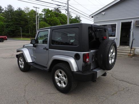 Used 2015 Jeep Wrangler Sahara w/ Connectivity Group AWD/4WD image 2