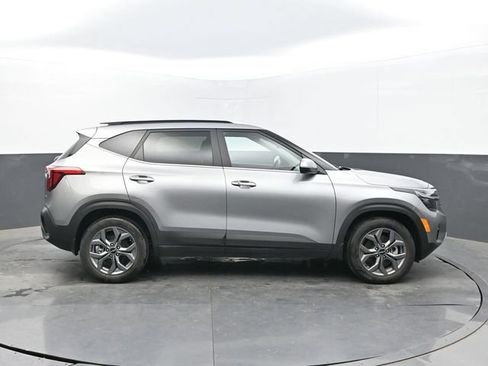 Used 2024 Kia Seltos S AWD/4WD image 6