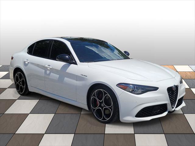 Used 2023 Alfa Romeo Giulia Veloce RWD image 3