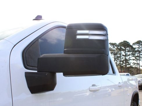 Used 2023 Chevrolet Silverado 2500 LT w/ Convenience Package image 4