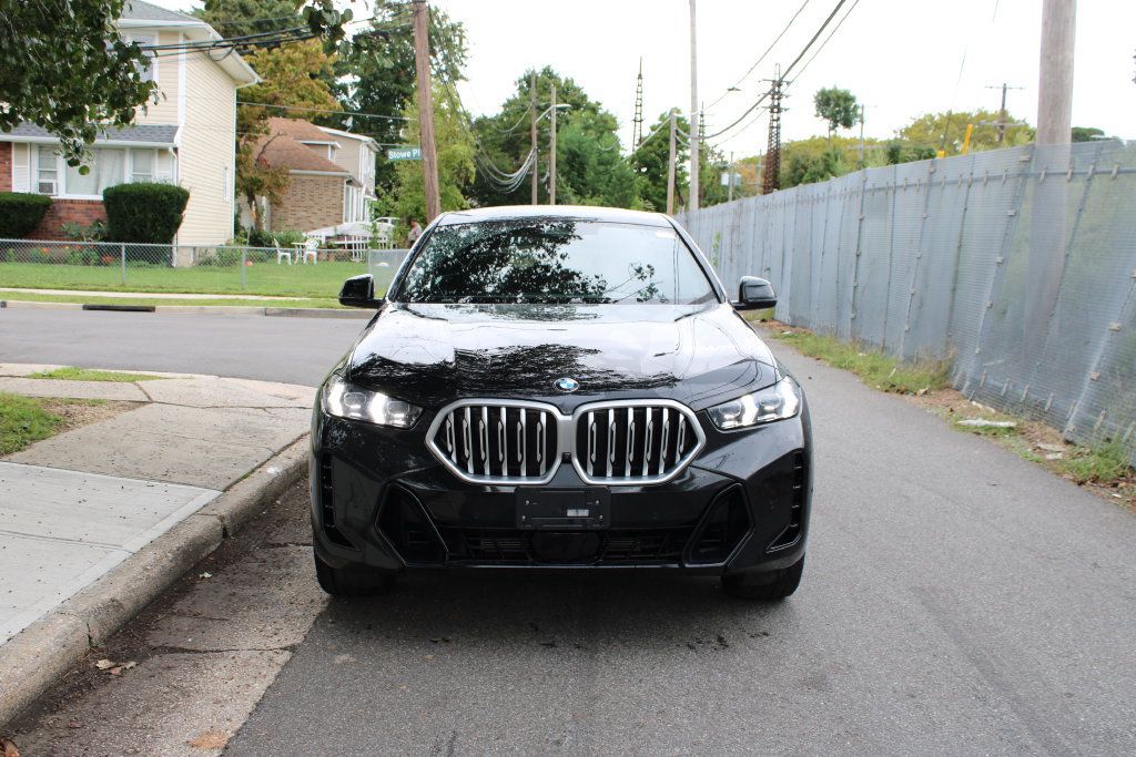 Used 2025 BMW X6 xDrive40i AWD/4WD image 3