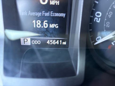 Used 2021 Toyota Tacoma TRD Off-Road w/ Technology Package AWD/4WD image 17