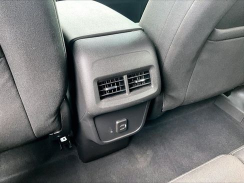 Used 2019 Chevrolet Equinox LT FWD image 25