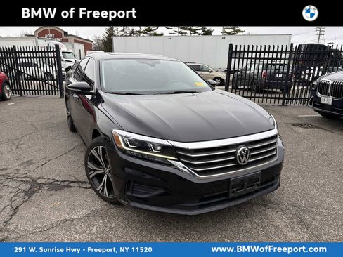 Used 2022 Volkswagen Passat 2.0T SE image 1