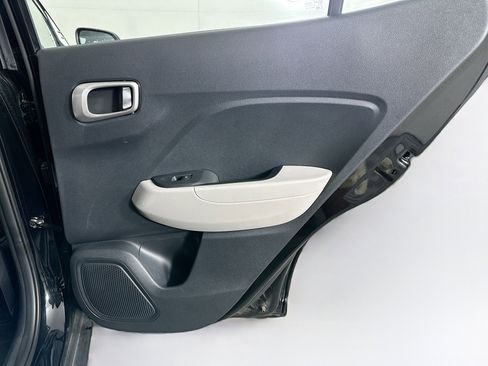 Used 2025 Hyundai Venue SEL image 29