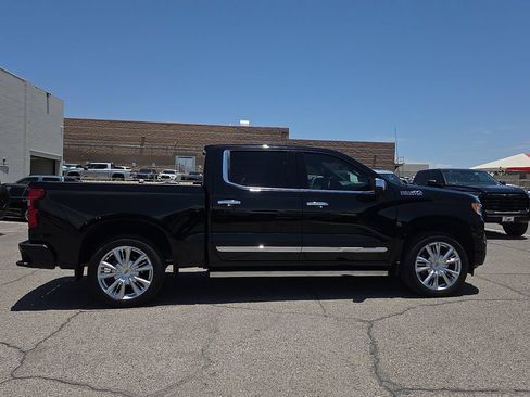 Used 2025 Chevrolet Silverado 1500 High Country AWD/4WD image 5