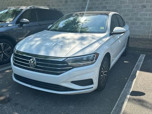 Used 2019 Volkswagen Jetta SE FWD image 3