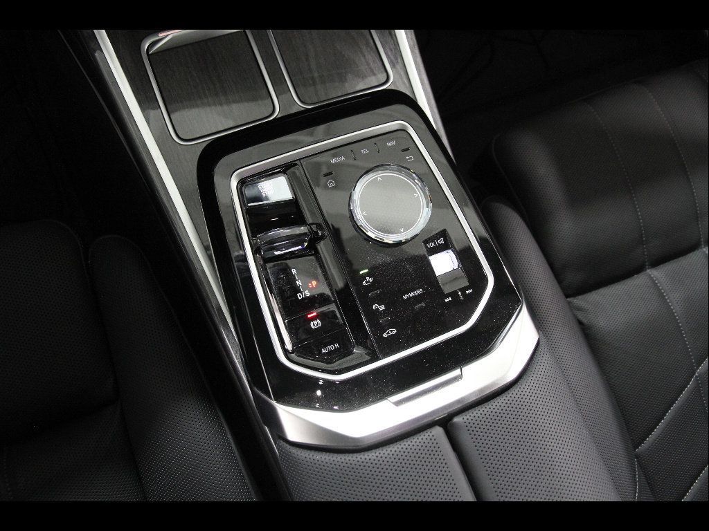 Used 2024 BMW 760i xDrive AWD/4WD image 15