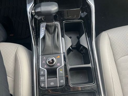 Used 2024 Kia Sorento SX image 16