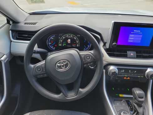 Used 2025 Toyota RAV4 XLE AWD/4WD image 17