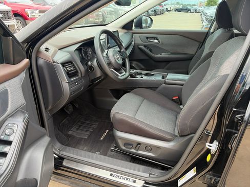 Used 2022 Nissan Rogue SV FWD image 12