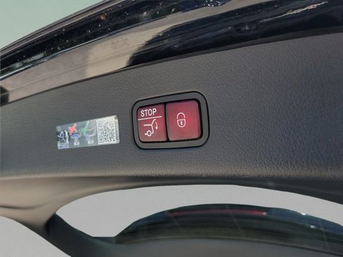 Certified 2025 Mercedes-Benz GLC 300 image 6