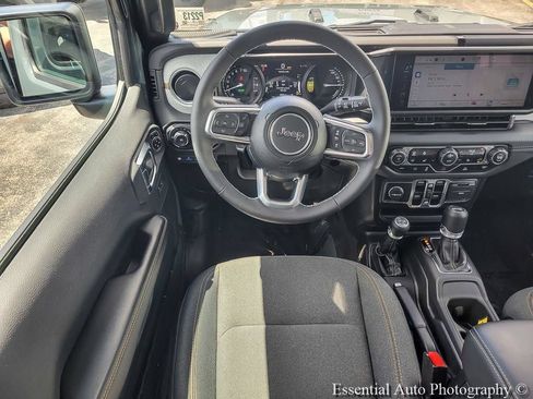 Certified 2025 Jeep Wrangler Unlimited Sahara AWD/4WD image 13
