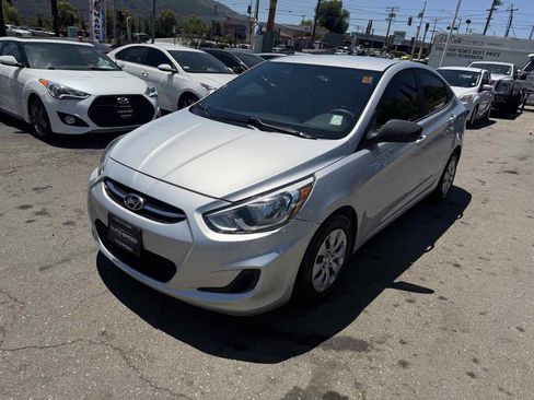 Used 2017 Hyundai Accent SE FWD image 3