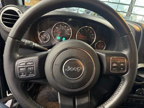 Used 2017 Jeep Wrangler Unlimited Sahara w/ Connectivity Group image 19