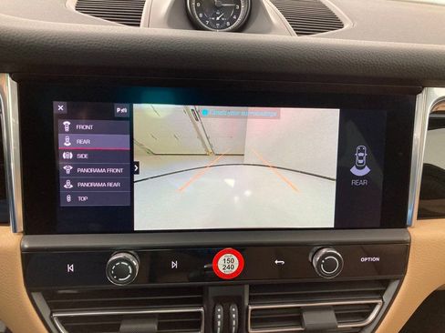 Used 2025 Porsche Macan image 11