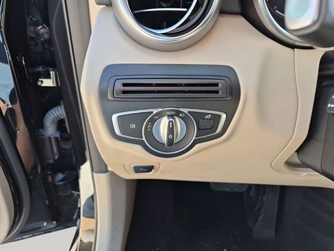 Used 2022 Mercedes-Benz GLC 300 4MATIC w/ Driver Assistance Package image 34