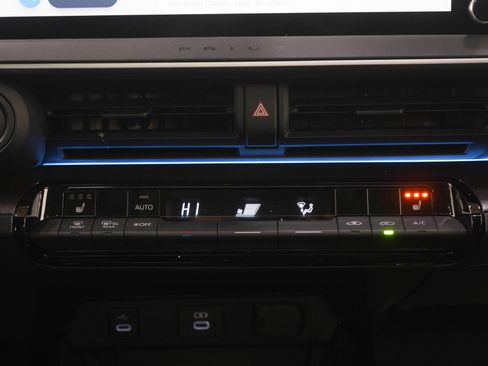 Used 2026 Toyota Prius Plug-In Hybrid image 15