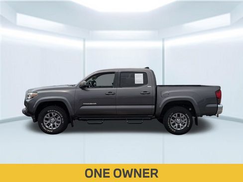 Used 2018 Toyota Tacoma SR5 RWD image 2