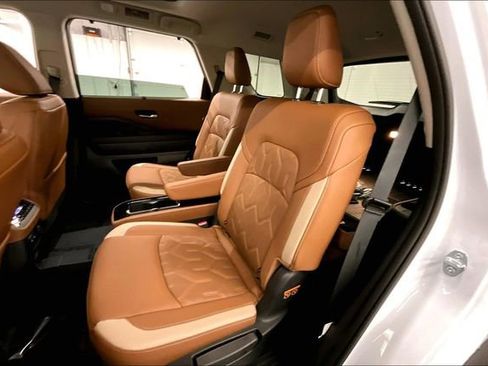 New 2026 Nissan Pathfinder Platinum image 11