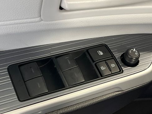 New 2026 Toyota Sienna LE FWD image 13